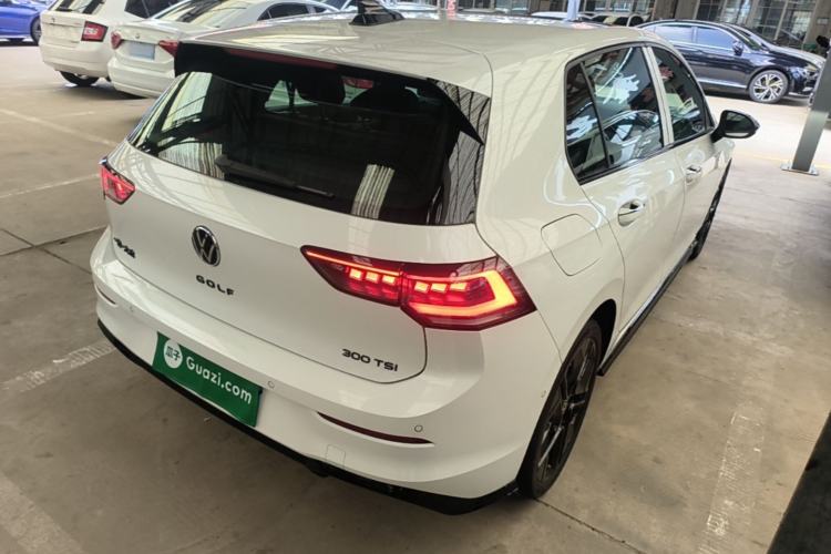 Used Volkswagen Golf 2025 300TSI R-Line Rear Right 45 Deg
