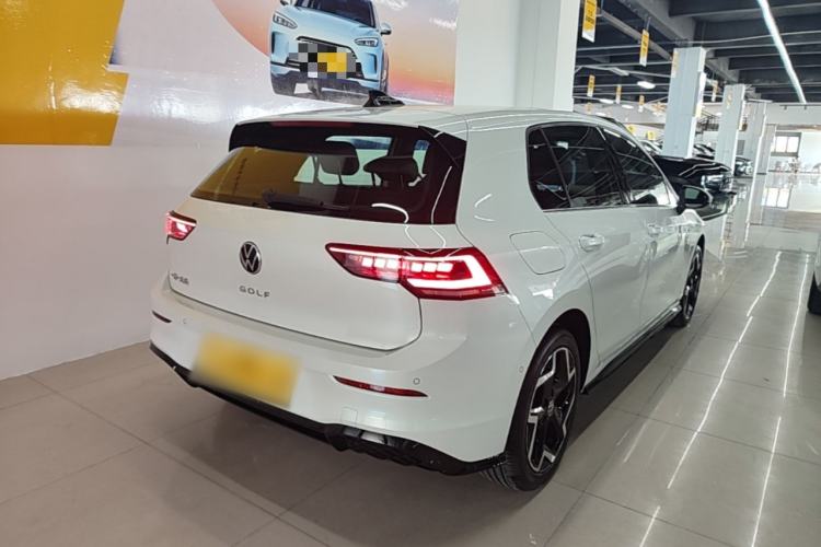 Used Volkswagen Golf 2025 300TSI R-Line Rear Right 45 Deg