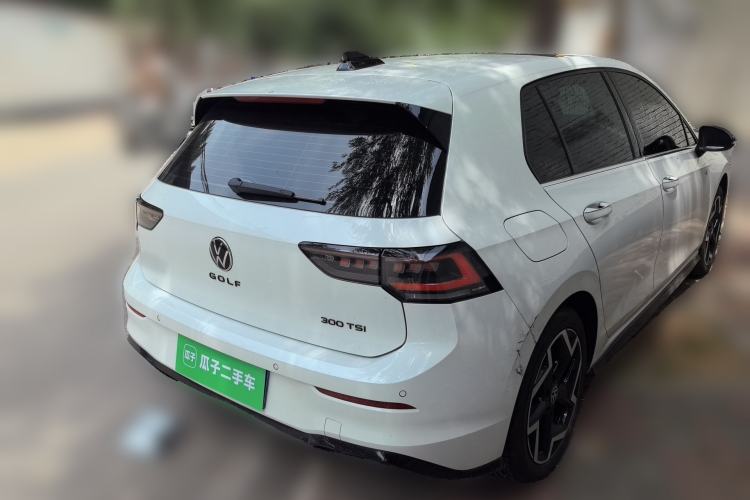 Used Volkswagen Golf 2025 300TSI R-Line Rear Right 45 Deg