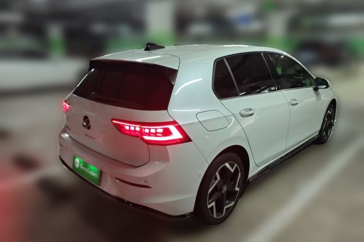 Used Volkswagen Golf 2025 Facelift 300TSI R-Line Rear Right 45 Deg