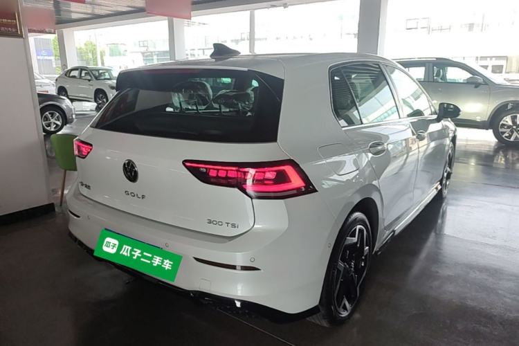 Used Volkswagen Golf 2025 300TSI R-Line Rear Right 45 Deg