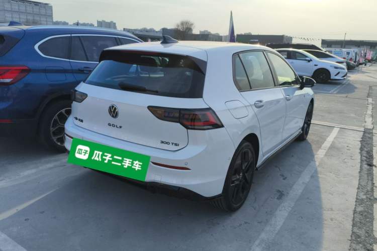 Used Volkswagen Golf 2025 300TSI R-Line Rear Right 45 Deg
