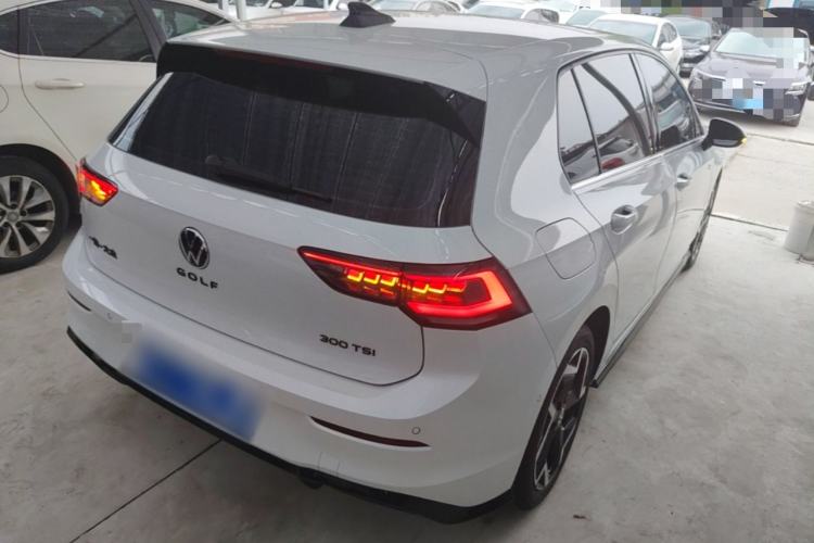 Used Volkswagen Golf 2025 300TSI R-Line Rear Right 45 Deg