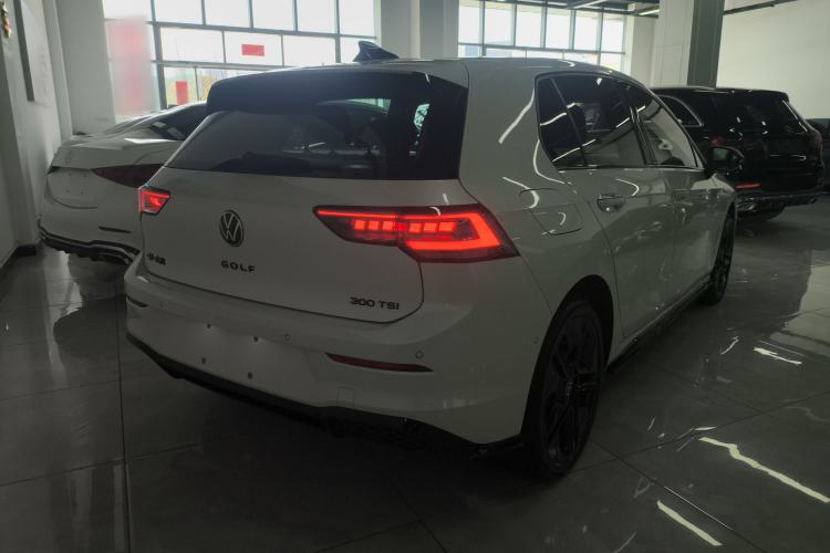 Used Volkswagen Golf 2025 300TSI R-Line Rear Right 45 Deg