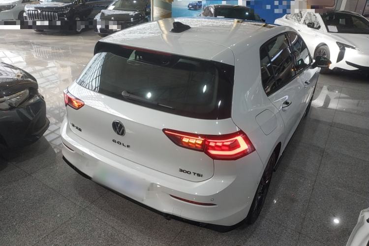 Used Volkswagen Golf 2025 300TSI R-Line Rear Right 45 Deg