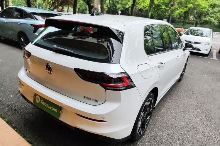 Used Volkswagen Golf 2025 300TSI R-Line Rear Right 45 Deg