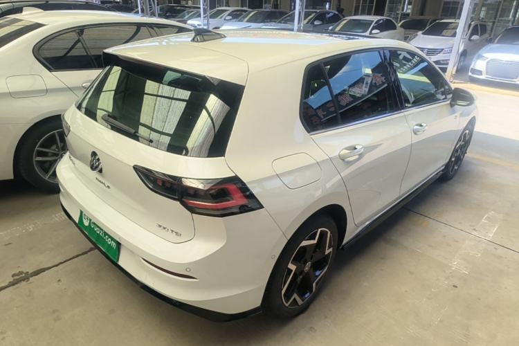 Used Volkswagen Golf 2025 300TSI R-Line Rear Right 45 Deg