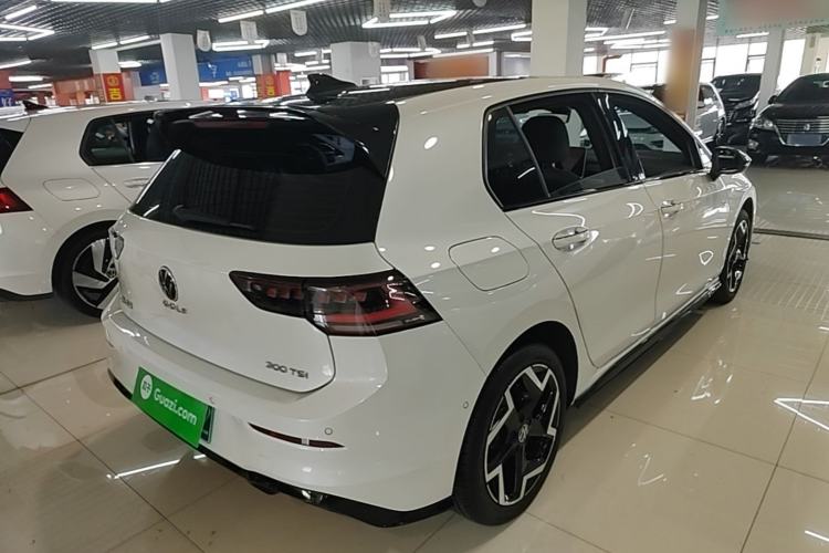 Used Volkswagen Golf 2025 300TSI R-Line Rear Right 45 Deg