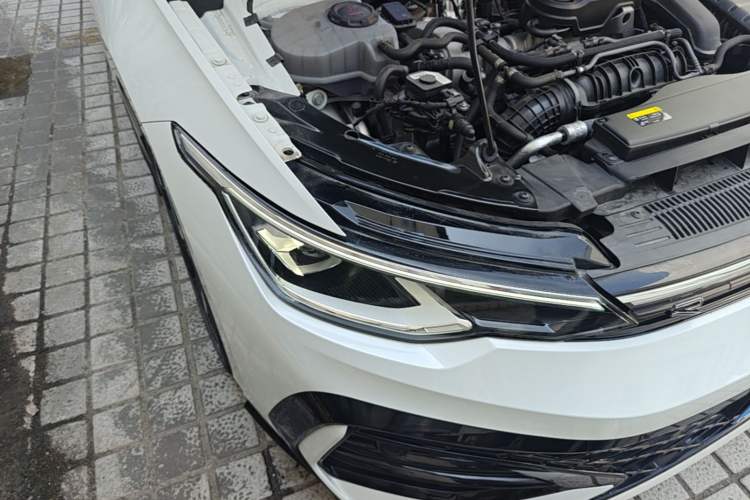 Used Volkswagen Golf 2025 300TSI R-Line Right Front Headlight