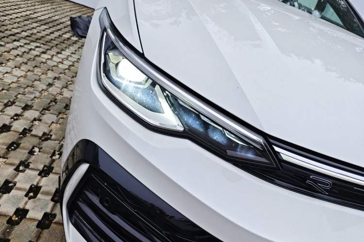 Used Volkswagen Golf 2025 300TSI R-Line Right Front Headlight