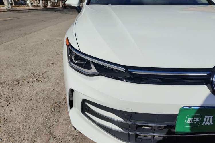 Used Volkswagen Golf 2025 Facelifted 300TSI Pro Right Front Headlight