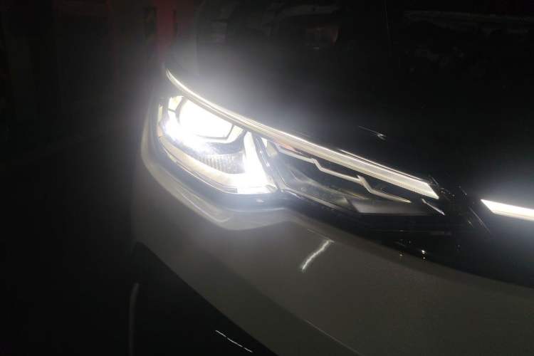 Used Volkswagen Golf 2025 300TSI R-Line Right Front Headlight
