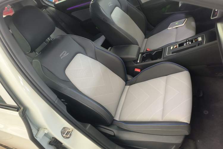 Used Volkswagen Golf 2025 300TSI R-Line Right Front Seat