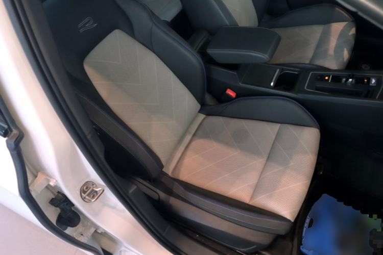 Used Volkswagen Golf 2025 300TSI R-Line Right Front Seat