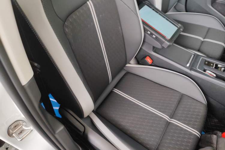 Used Volkswagen Golf 2025 Facelifted 300TSI Pro Right Front Seat