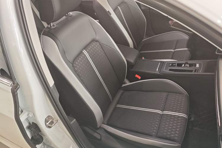 Used Volkswagen Golf 2025 300TSI Pro Right Front Seat
