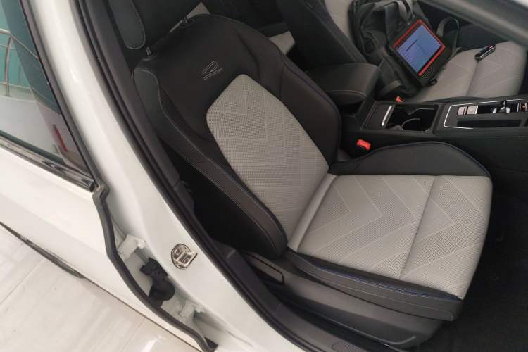 Used Volkswagen Golf 2025 300TSI R-Line Right Front Seat