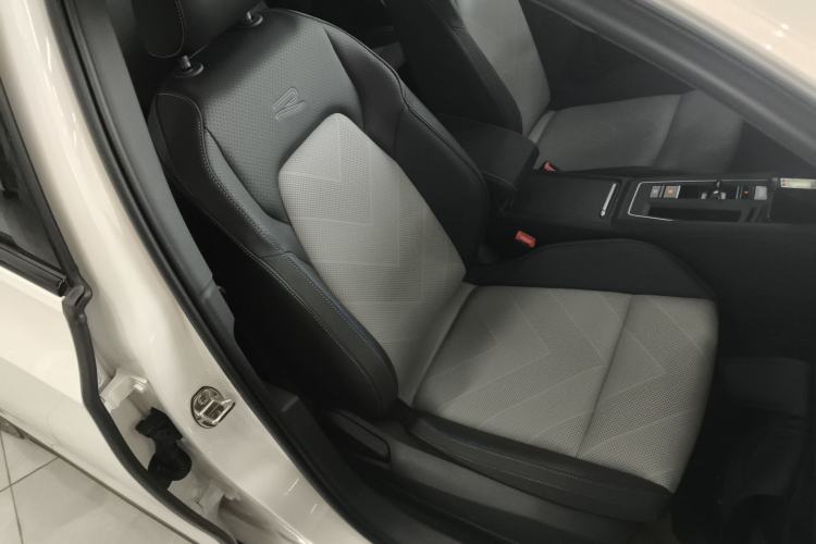 Used Volkswagen Golf 2025 300TSI R-Line Right Front Seat