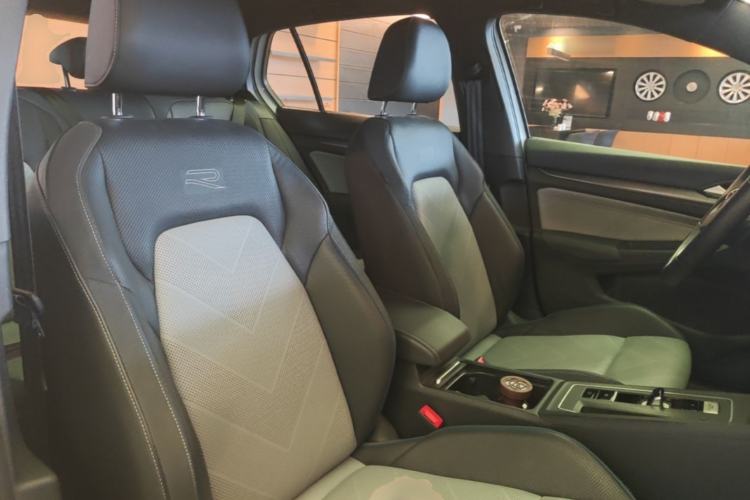 Used Volkswagen Golf 2025 300TSI R-Line Right Front Seat
