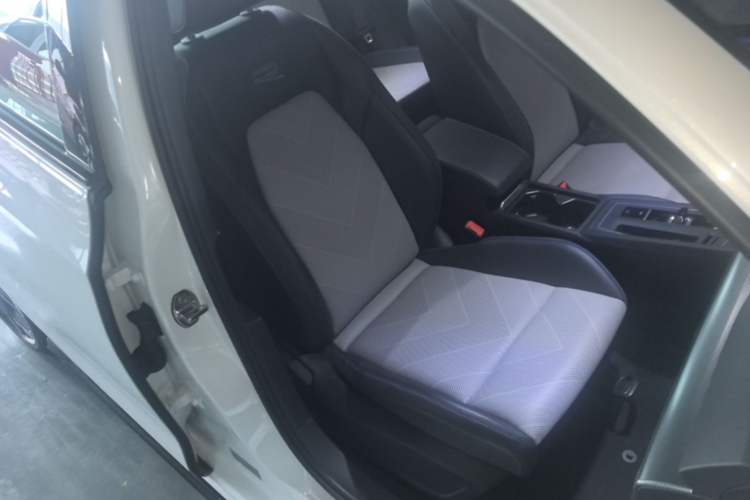 Used Volkswagen Golf 2025 300TSI R-Line Right Front Seat