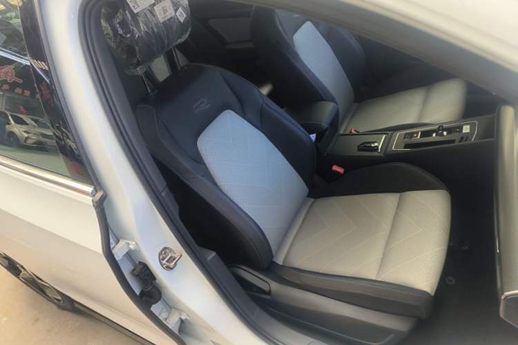 Used Volkswagen Golf 2025 300TSI R-Line Right Front Seat