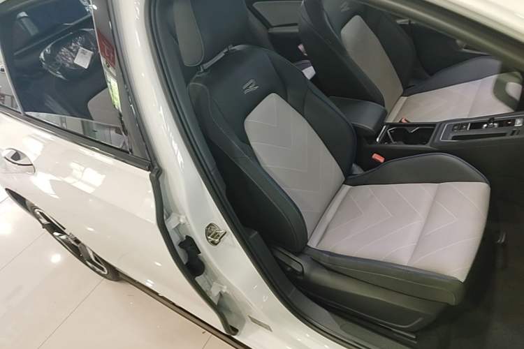 Used Volkswagen Golf 2025 300TSI R-Line Right Front Seat