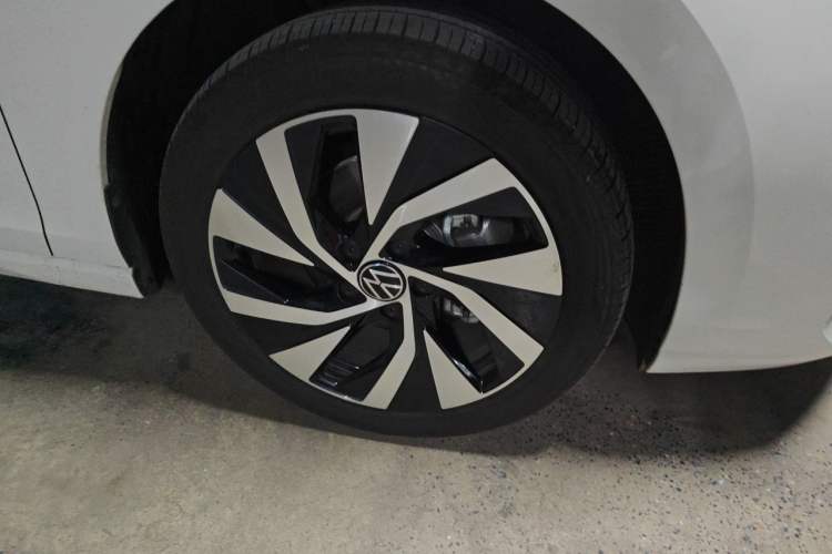 Used Volkswagen Golf 2025 300TSI Pro Right Front Wheel Hub