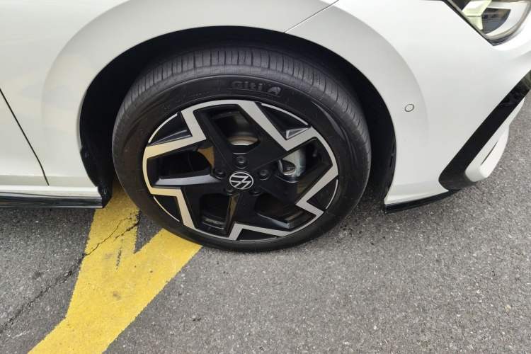 Used Volkswagen Golf 2025 300TSI R-Line Right Front Wheel Hub