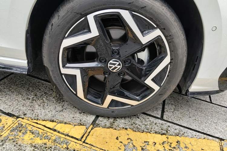 Used Volkswagen Golf 2025 300TSI R-Line Right Front Wheel Hub