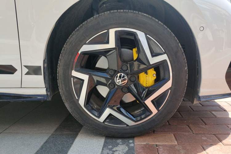 Used Volkswagen Golf 2025 300TSI R-Line Right Front Wheel Hub
