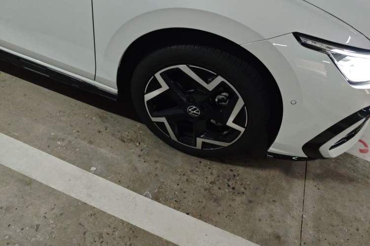 Used Volkswagen Golf 2025 Facelift 300TSI R-Line Right Front Wheel Hub