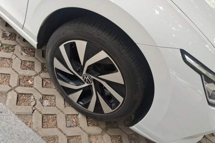 Used Volkswagen Golf 2025 Facelifted 300TSI Pro Right Front Wheel Hub