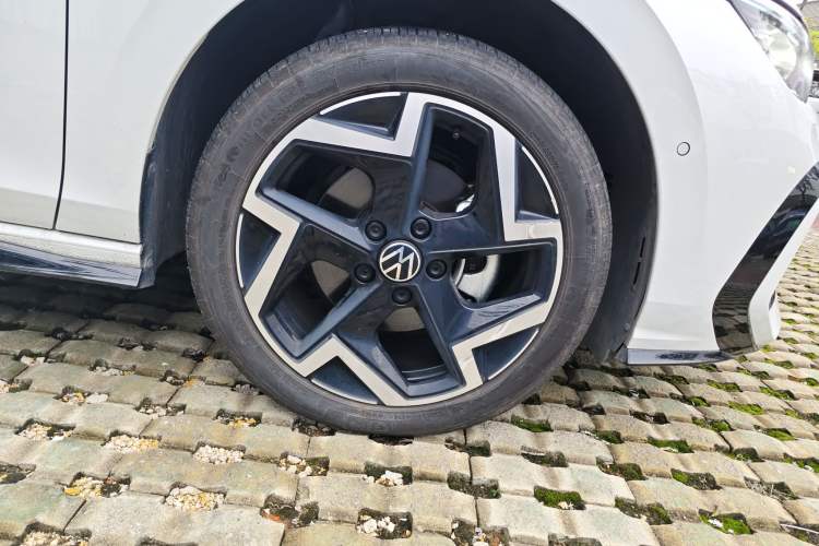 Used Volkswagen Golf 2025 300TSI R-Line Right Front Wheel Hub