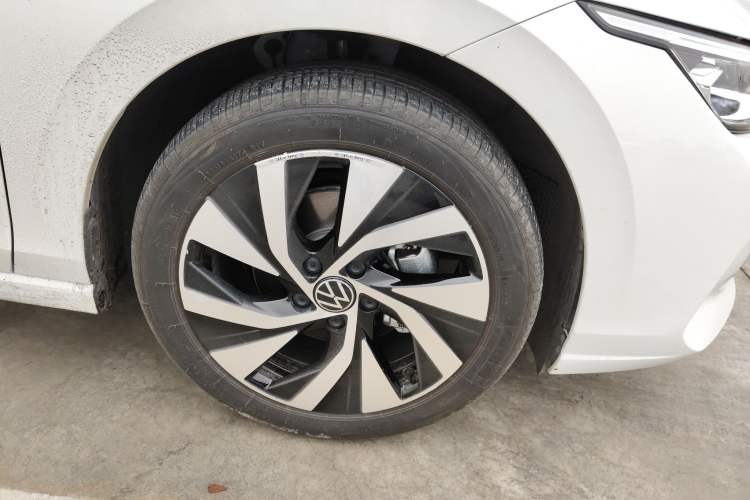 Used Volkswagen Golf 2025 Facelifted 300TSI Pro Right Front Wheel Hub