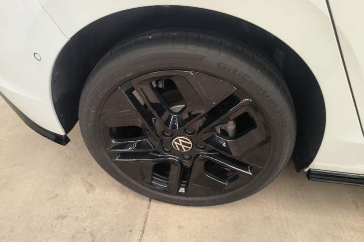 Used Volkswagen Golf 2025 300TSI R-Line Right Rear Wheel Hub