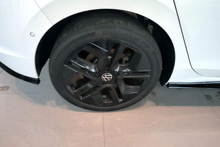 Used Volkswagen Golf 2025 300TSI R-Line Right Rear Wheel Hub