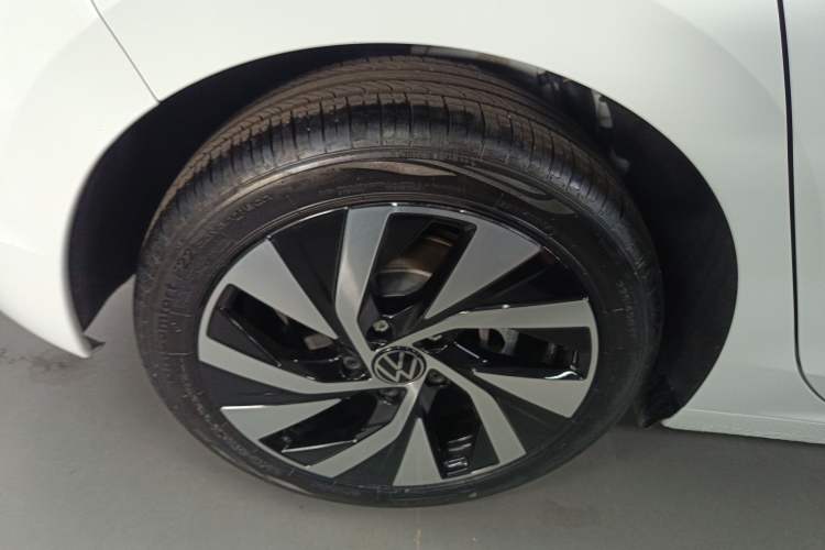 Used Volkswagen Golf 2025 Facelifted 300TSI Pro Right Rear Wheel Hub
