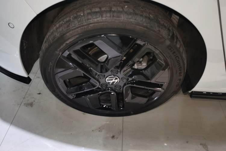Used Volkswagen Golf 2025 300TSI R-Line Right Rear Wheel Hub