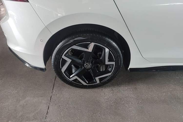 Used Volkswagen Golf 2025 300TSI R-Line Right Rear Wheel Hub