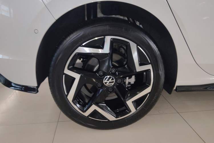 Used Volkswagen Golf 2025 300TSI R-Line Right Rear Wheel Hub