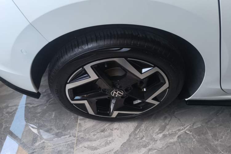 Used Volkswagen Golf 2025 300TSI R-Line Right Rear Wheel Hub