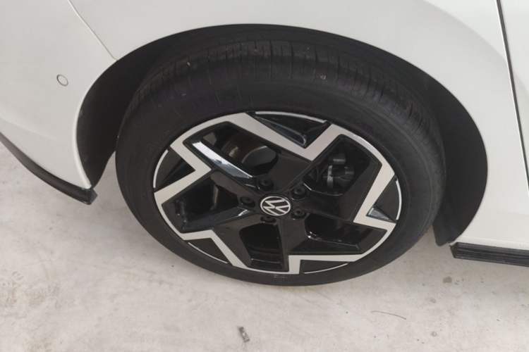 Used Volkswagen Golf 2025 300TSI R-Line Right Rear Wheel Hub