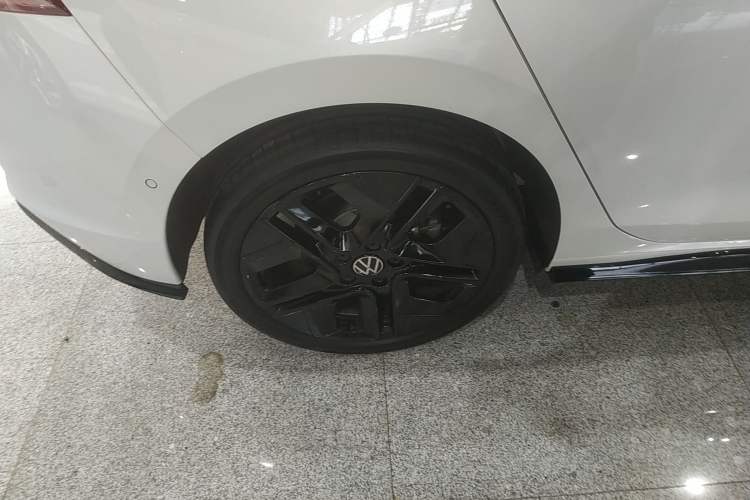 Used Volkswagen Golf 2025 300TSI R-Line Right Rear Wheel Hub