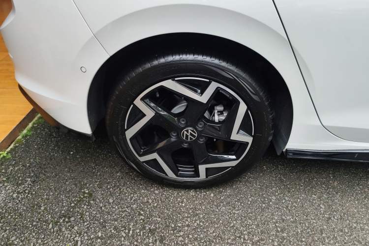 Used Volkswagen Golf 2025 300TSI R-Line Right Rear Wheel Hub