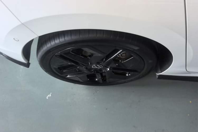 Used Volkswagen Golf 2025 300TSI R-Line Right Rear Wheel Hub