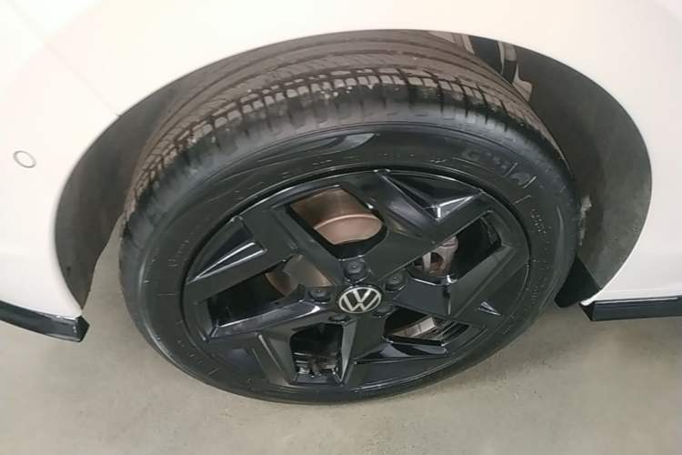 Used Volkswagen Golf 2025 300TSI R-Line Right Rear Wheel Hub