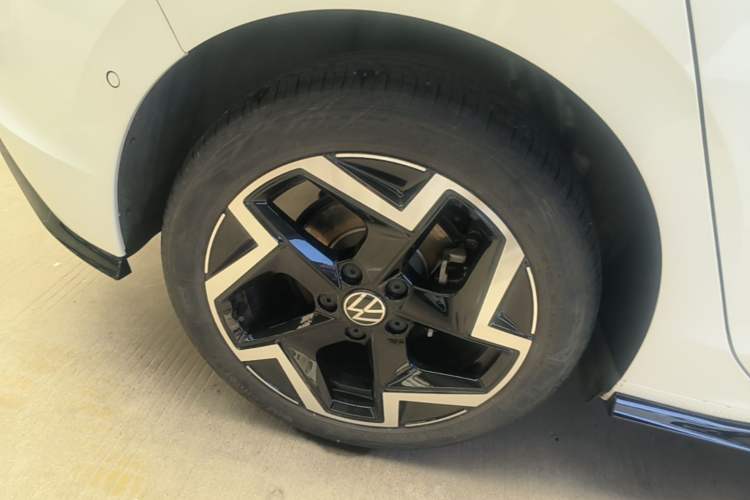 Used Volkswagen Golf 2025 300TSI R-Line Right Rear Wheel Hub