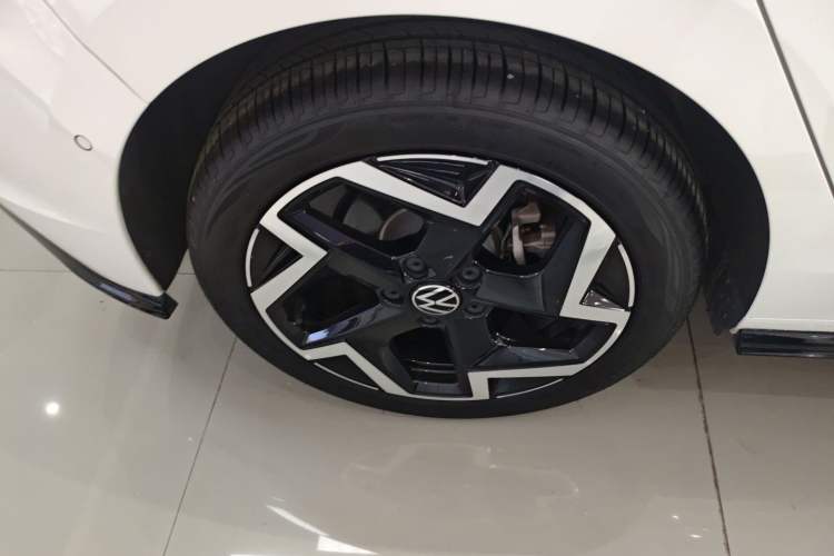 Used Volkswagen Golf 2025 300TSI R-Line Right Rear Wheel Hub
