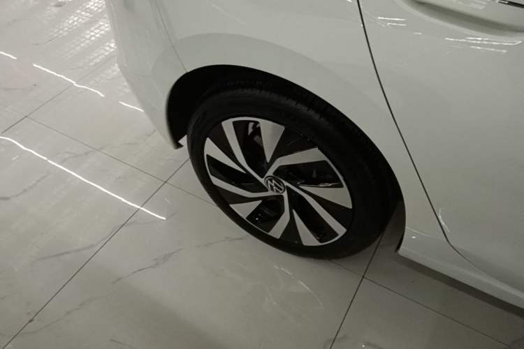Used Volkswagen Golf 2025 300TSI Pro Right Rear Wheel Hub