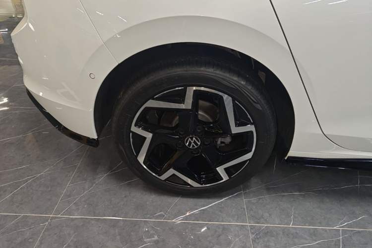 Used Volkswagen Golf 2025 300TSI R-Line Right Rear Wheel Hub